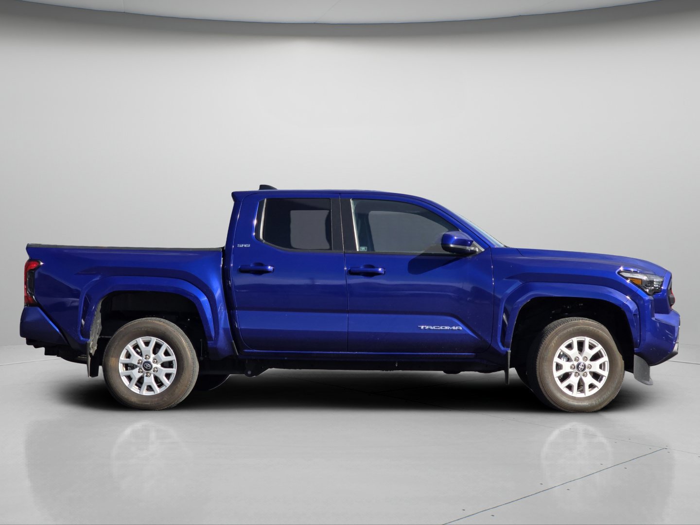 Used 2024 Toyota Tacoma SR5 AWD/4WD image 30