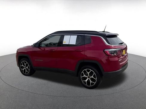 Used 2025 Jeep Compass Limited AWD/4WD image 10