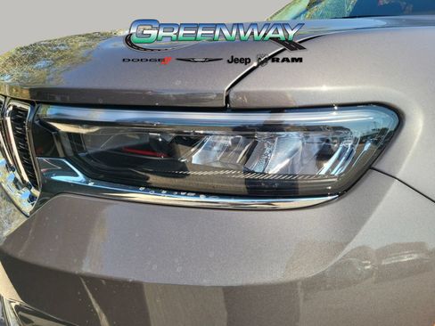 Used 2025 Jeep Grand Cherokee Limited RWD image 5