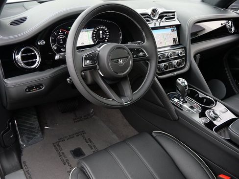 New 2025 Bentley Bentayga image 2