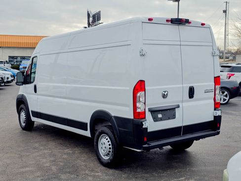 Used 2025 RAM ProMaster 2500 w/ Convenience Group image 13
