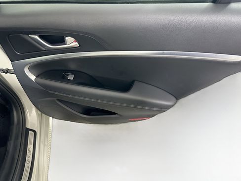 Used 2025 Genesis G70 2.5T image 28