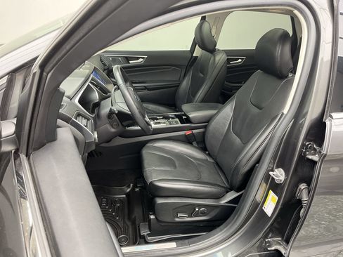 Certified 2019 Ford Edge Titanium w/ Equipment Group 301A FWD image 11