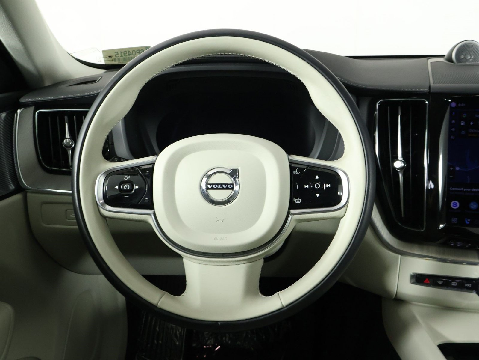 Used 2023 Volvo XC60 T8 Ultimate w/ Protection Package Premier AWD/4WD image 8