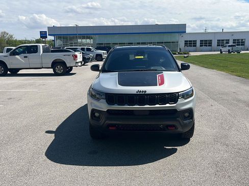 Used 2026 Jeep Compass Trailhawk AWD/4WD image 9