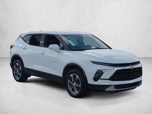 Used 2023 Chevrolet Blazer LT FWD image 3