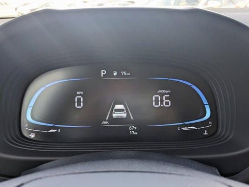 Certified 2025 Hyundai Venue SEL image 28