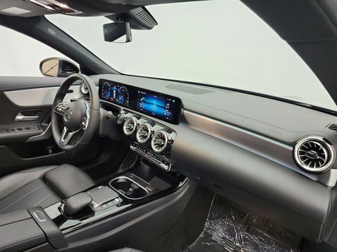 Used 2022 Mercedes-Benz CLA 250 image 25