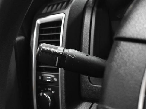 Used 2021 RAM 1500 Classic SLT AWD/4WD image 10