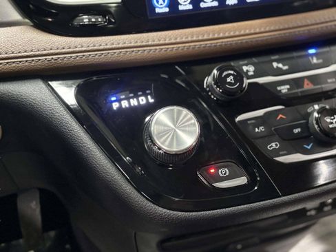 Used 2017 Chrysler Pacifica Limited FWD image 49