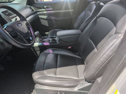 Used 2019 Ford Explorer XLT w/ Equipment Group 202A FWD image 11