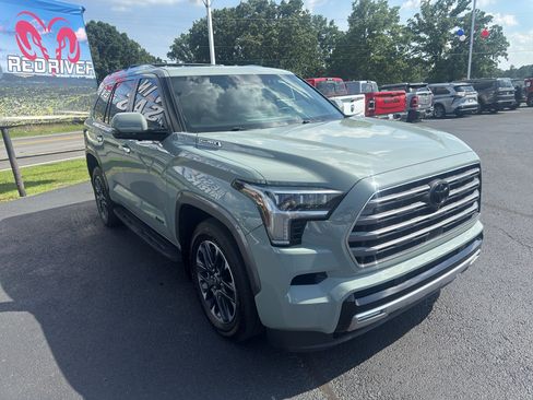 Used 2025 Toyota Sequoia Limited AWD/4WD image 3