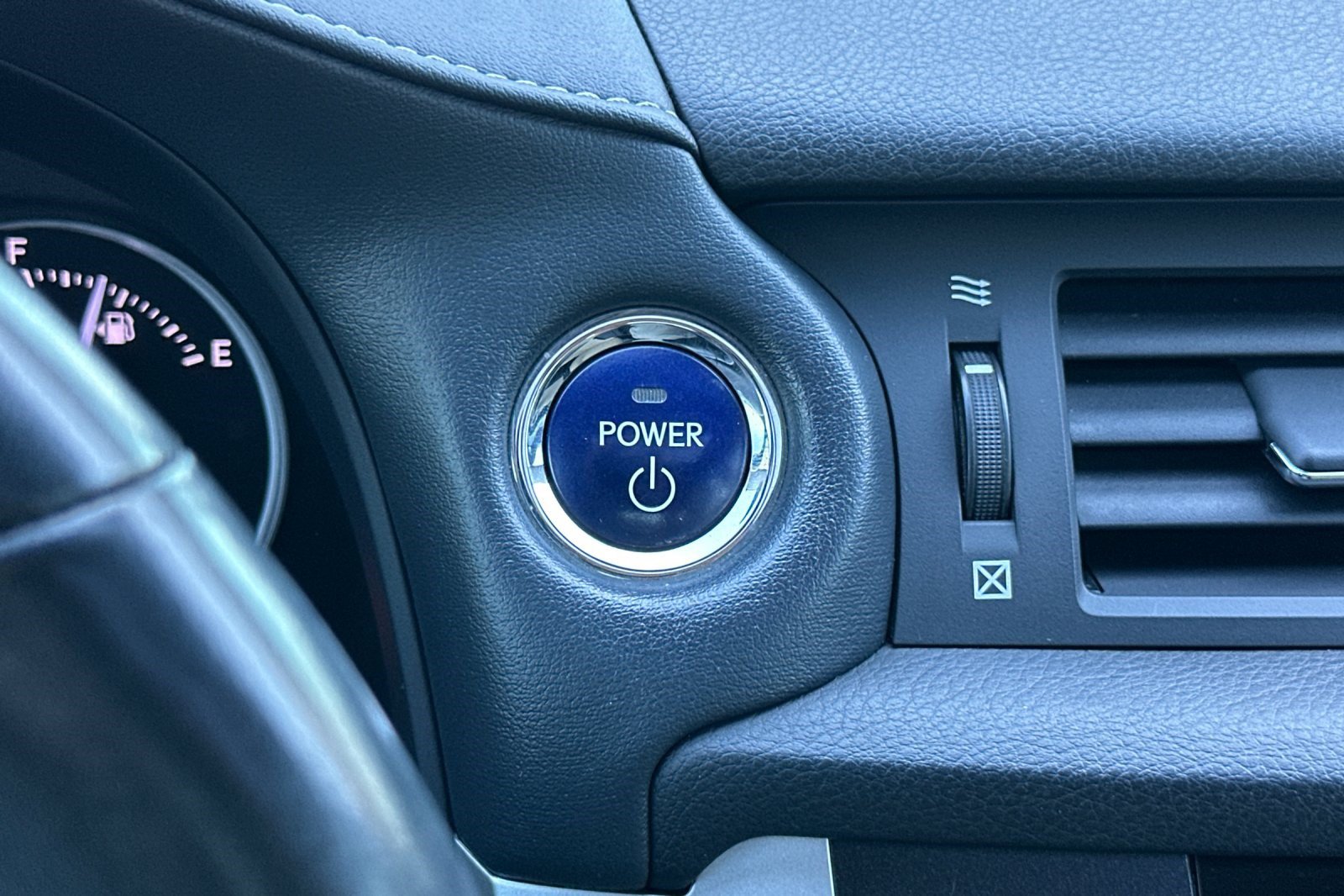 Used 2013 Lexus CT 200h FWD image 17