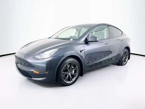 Used 2024 Tesla Model Y Long Range AWD/4WD image 3