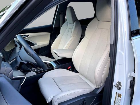 Used 2025 Audi Q5 Prestige AWD/4WD image 8