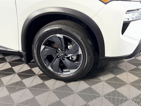 Used 2024 Nissan Rogue SV w/ SV Premium Package FWD image 12