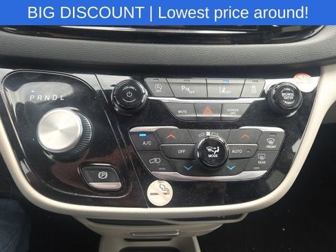 Used 2023 Chrysler Pacifica Touring-L FWD image 37