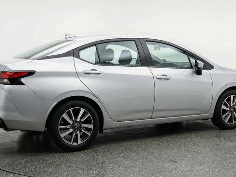 Used 2025 Nissan Versa SV image 9