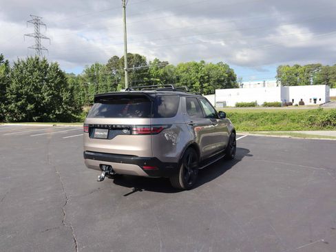 Used 2023 Land Rover Discovery HSE R-Dynamic AWD/4WD image 14