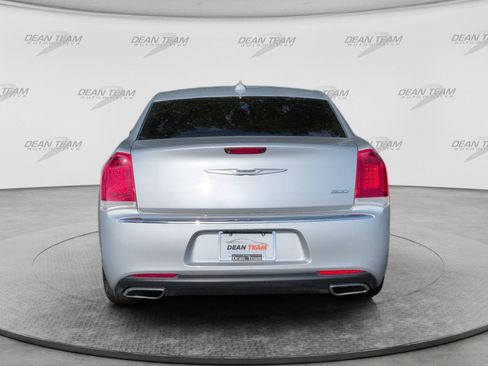 Used 2019 Chrysler 300 Touring w/ Quick Order Package 2EF RWD image 6