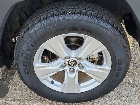 Used 2021 Toyota RAV4 XLE image 7