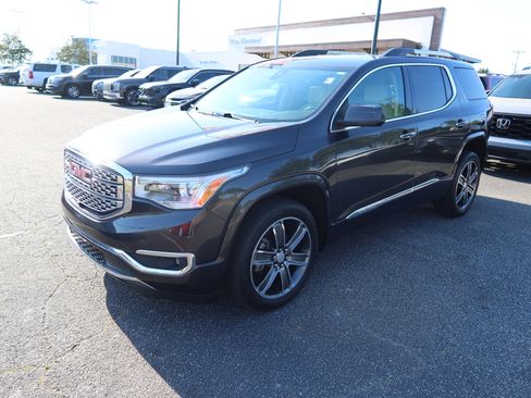 Used 2019 GMC Acadia Denali w/ Technology Package AWD/4WD image 9