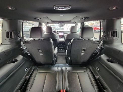 Used 2024 Jeep Grand Cherokee L Limited w/ Luxury Tech Group II image 33