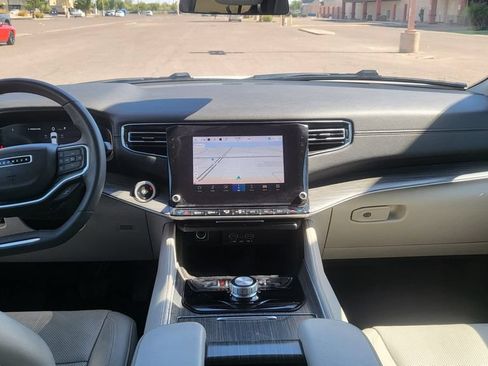 Used 2024 Jeep Wagoneer L Series II w/ Flexible Seating Group RWD image 35