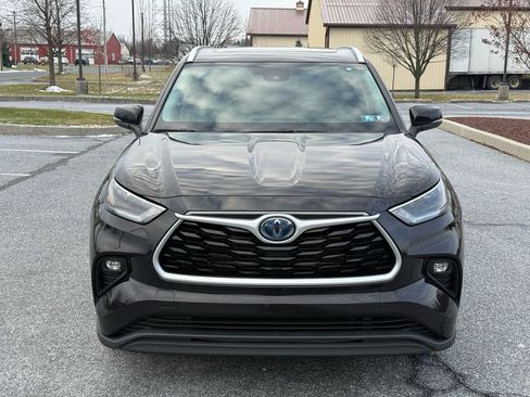 Used 2021 Toyota Highlander XLE image 2