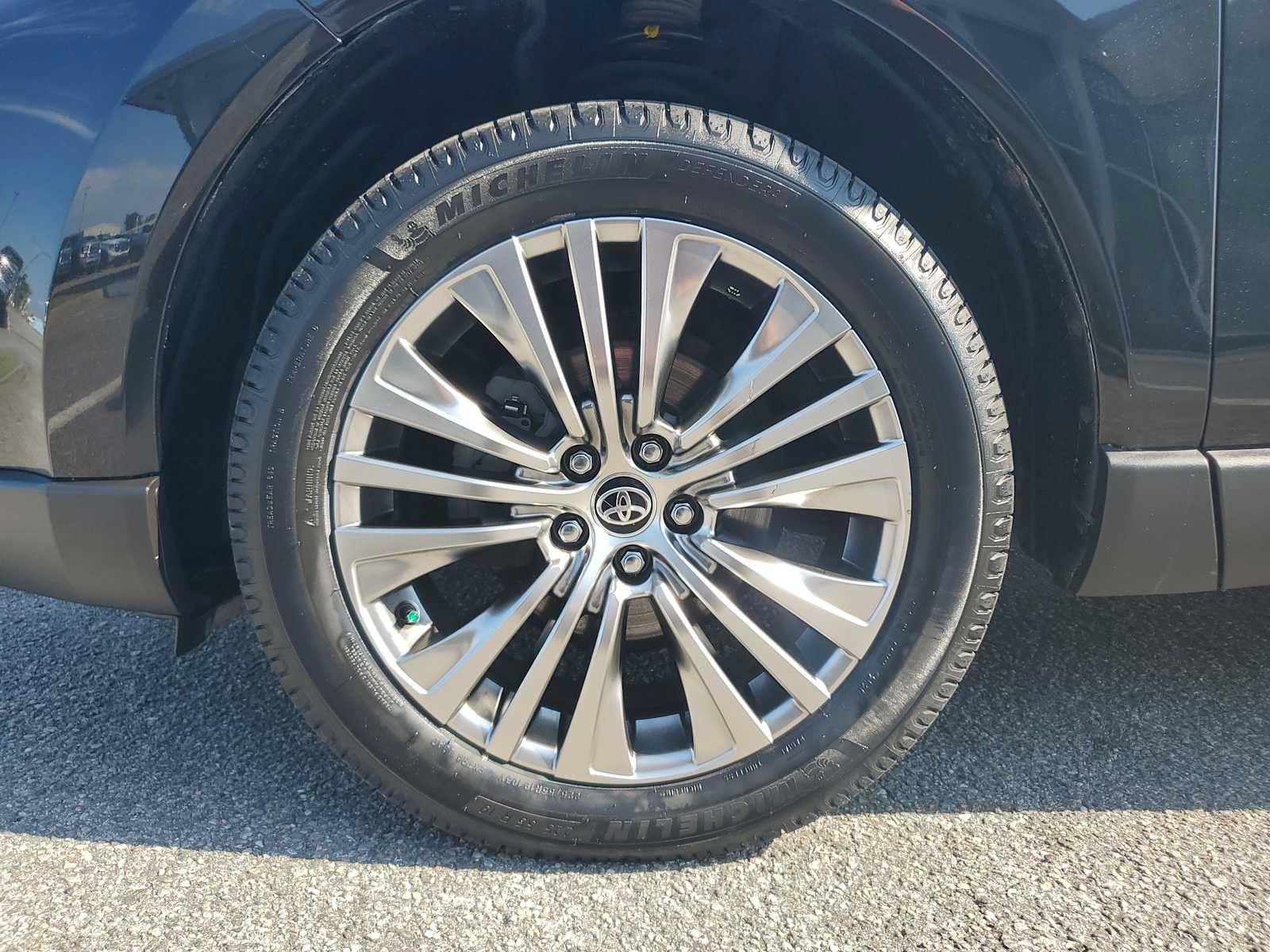 Used 2022 Toyota Venza Limited AWD/4WD image 15