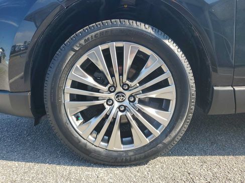 Used 2022 Toyota Venza Limited AWD/4WD image 15