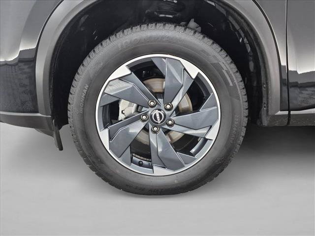 Used 2025 Nissan Rogue SV AWD/4WD image 26