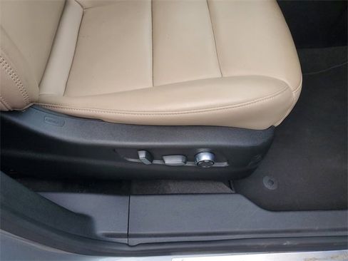 Used 2024 Cadillac XT4 Premium Luxury image 38