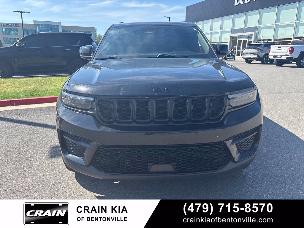 Used 2023 Jeep Grand Cherokee Altitude AWD/4WD image 6
