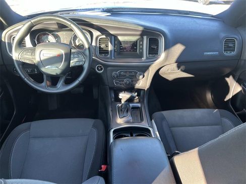 Used 2016 Dodge Charger SE w/ Popular Equipment Group image 3