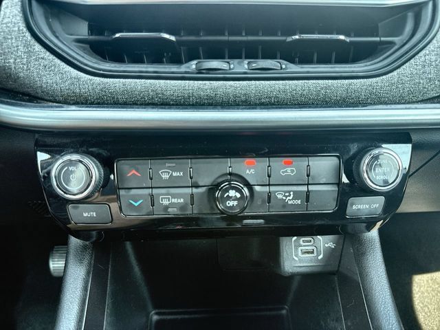 Used 2024 Jeep Compass Latitude AWD/4WD image 18