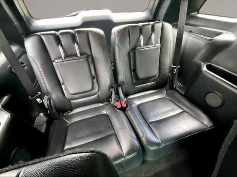Used 2017 Ford Explorer XLT w/ Equipment Group 202A AWD/4WD image 23