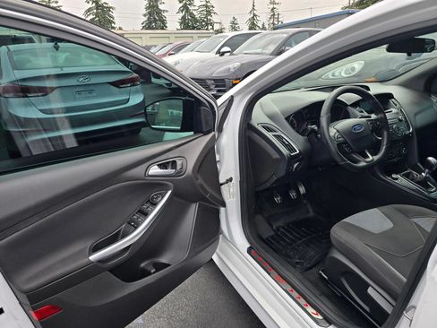 Used 2017 Ford Focus ST FWD image 16