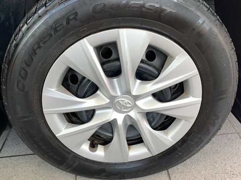 Used 2016 Toyota Corolla LE FWD image 21