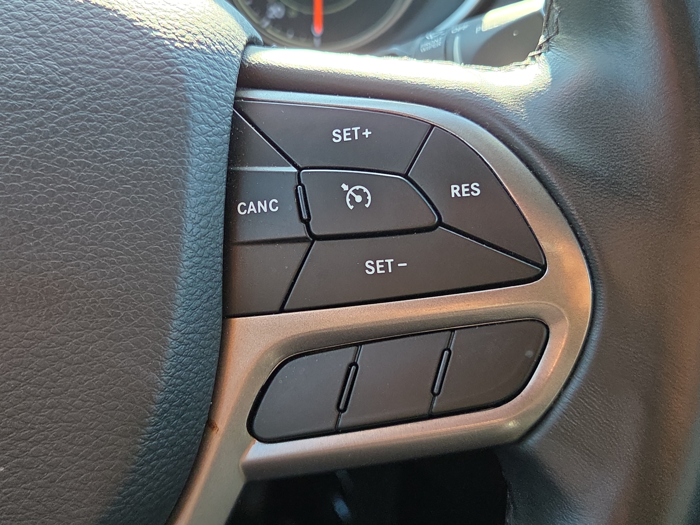 Used 2019 Jeep Cherokee Latitude Plus FWD image 25
