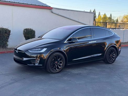 Used 2018 Tesla Model X 75D image 2