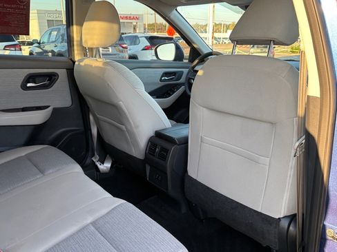 Used 2022 Nissan Rogue SV image 37