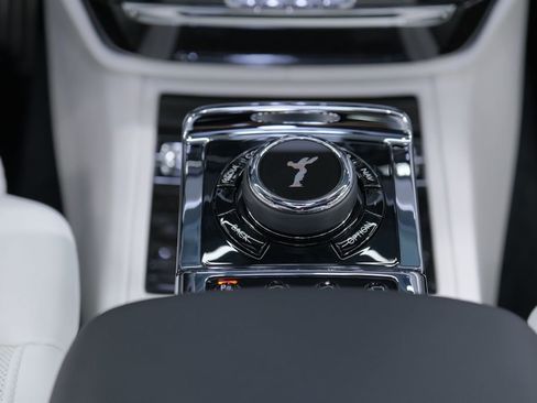 Used 2023 Rolls-Royce Phantom Base image 75