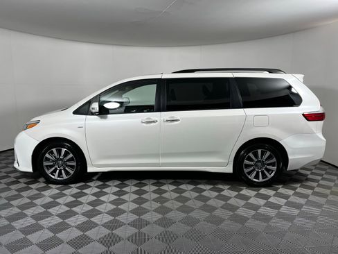 Certified 2020 Toyota Sienna Limited Premium image 8