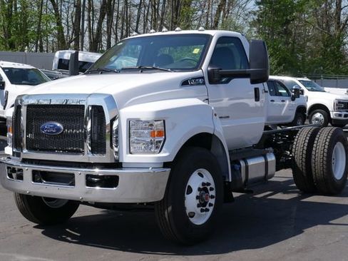 New 2027 Ford F750 2WD Regular Cab Super Duty image 4