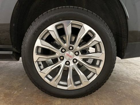 Used 2023 GMC Yukon XL Denali image 31