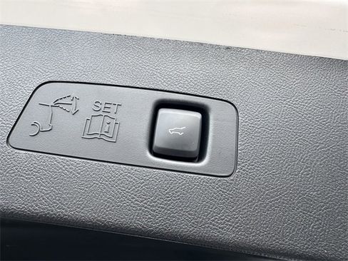 Certified 2022 Lincoln Corsair Standard w/ Equipment Group 101A image 44