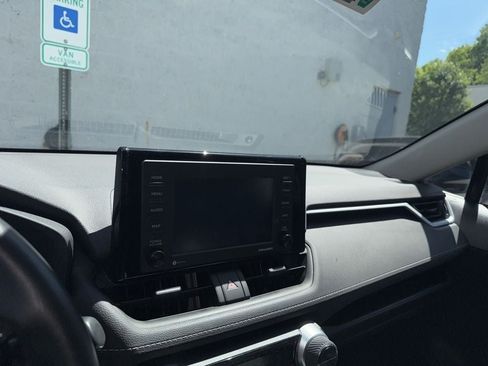 Used 2021 Toyota RAV4 XLE w/ Convenience Package AWD/4WD image 6