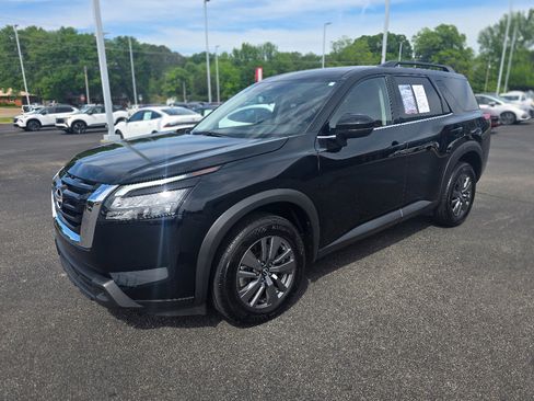 Used 2025 Nissan Pathfinder SV AWD/4WD image 7