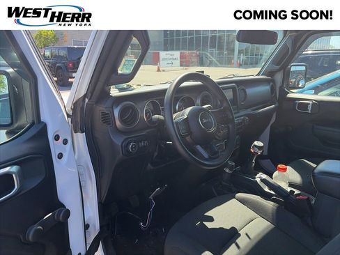 Used 2022 Jeep Gladiator Sport w/ Trailer Tow Package AWD/4WD image 5